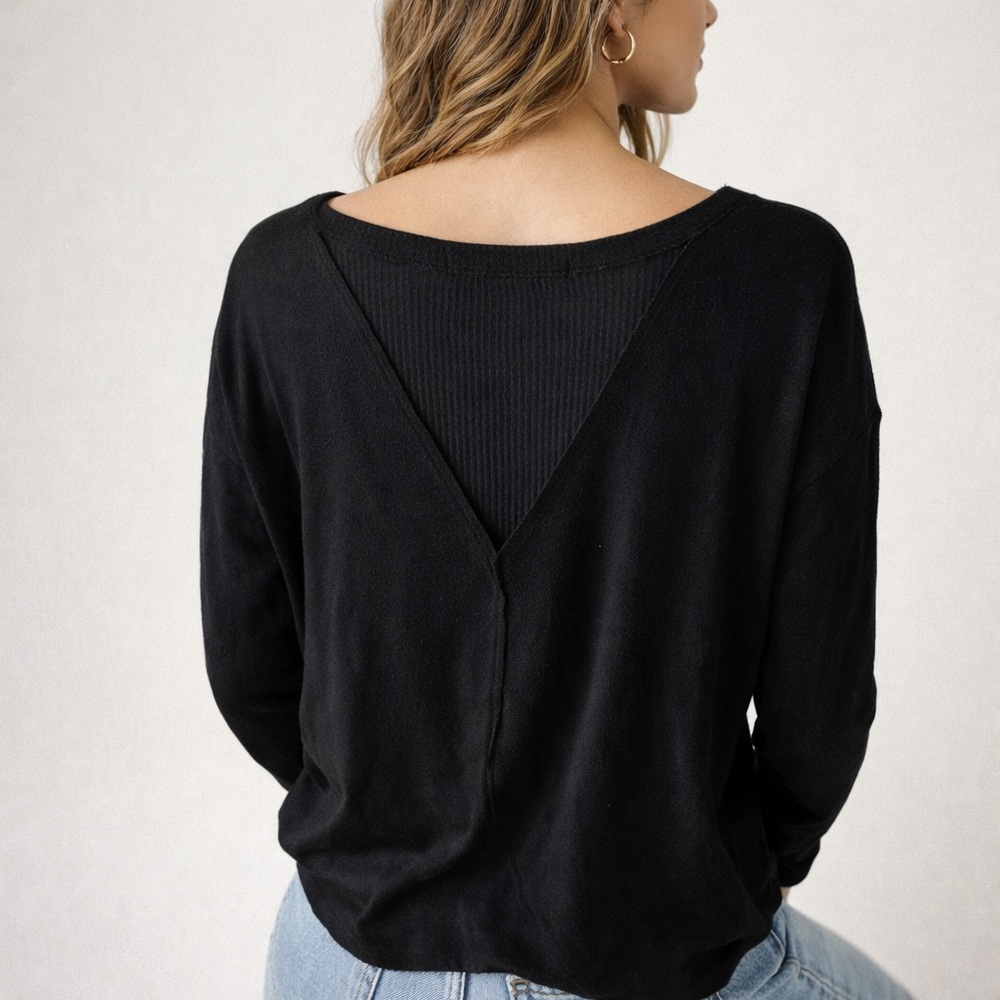 Black V-Back Lightweight Knit Top With Ribbed panel long sleeves. Women’s Small